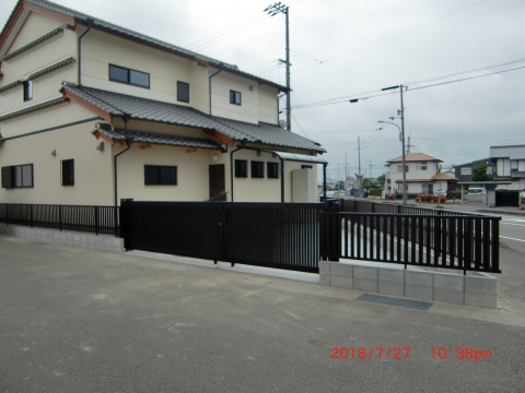 【高知仁井田店】◆フェンス、引戸門扉の取付◆